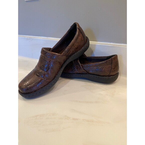 B.O.C. Born Concept Brown Floral Embosed Women Sz 7 Slip On Clogs Arch Suprt BOC - Picture 10 of 10